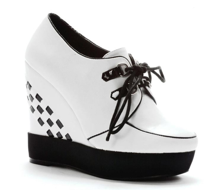 Wedge Creeper by Bettie Page Shoes by Ellie in White
