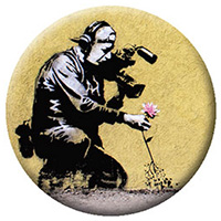 Banksy- Flower Puller pin (pinX162)