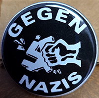 Gegen Nazis pin (pin-C270)