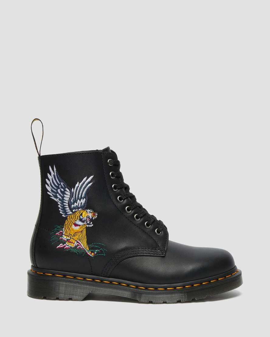 8 Eye Black Nappa Souvenir Japanese Sukajan Embroidered Boots by