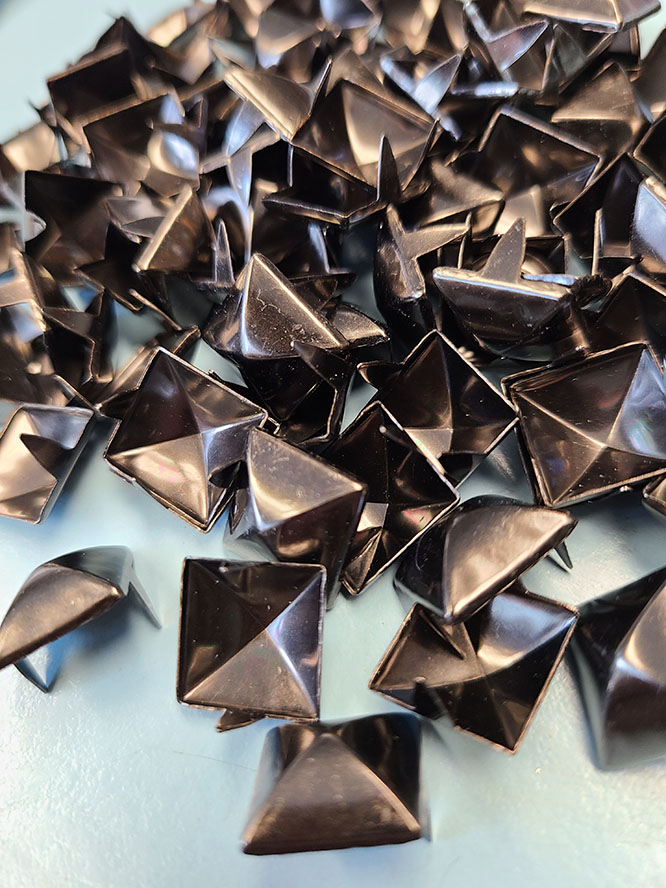 BLACK/GUNMETAL SMALL SIZE (1/4 inch) PYRAMID STUDS 20 PACK