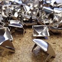 1/2" Pyramid Studs- 100 pack (13mm)